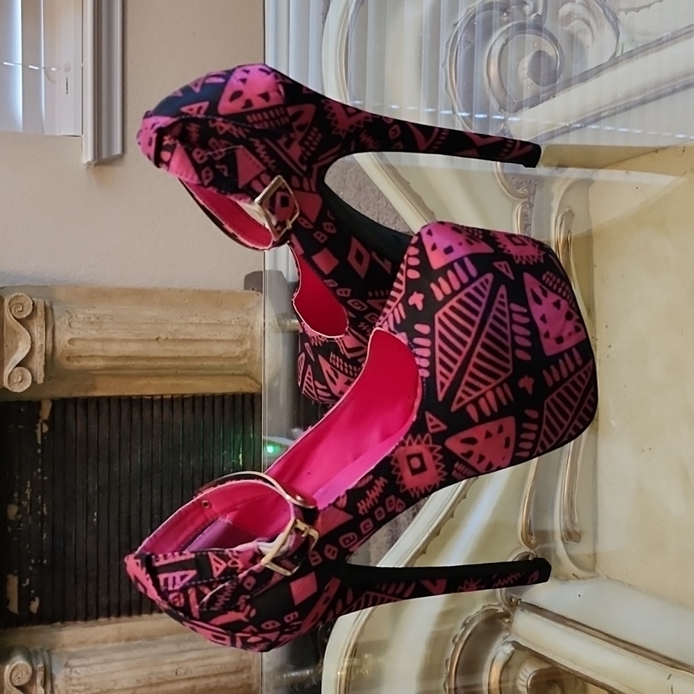 Ami Clubwear Size 8 heels